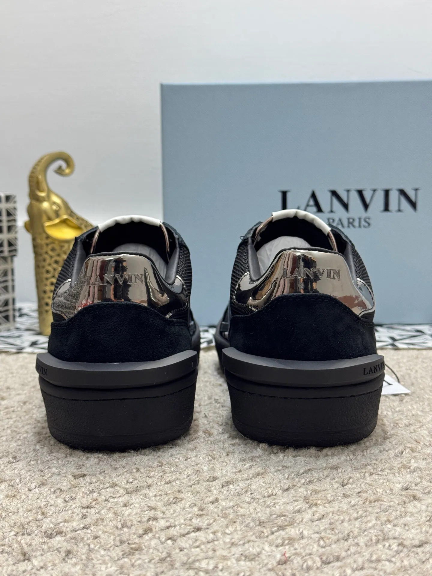 Men's men's shoes 💰520 [New style] 🦈🦈lanvin #LANVIN spring and summer series new colors ❤️‍🔥The latest lace-up fashionable casual Forrest Gump running shoes~bumpr high-quality couple 👫 series!! The latest trendy products of the season. Many bloggers have planted grass and purchased the original molds for customization. The uppers are nubuck leather. They are very versatile, fashionable and casual, and are comfortable to wear on the feet. Recommended! The original molds have clear logo rubber bottoms, which are non-slip and wear-resistant. Size: Female 36~40 Male 38-44 (45 customized